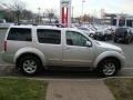 Silver Lightning - Pathfinder SE 4x4 Photo No. 5