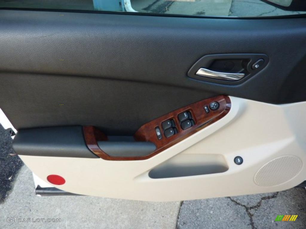 2005 Pontiac G6 GT Sedan Light Taupe Door Panel Photo #40417852