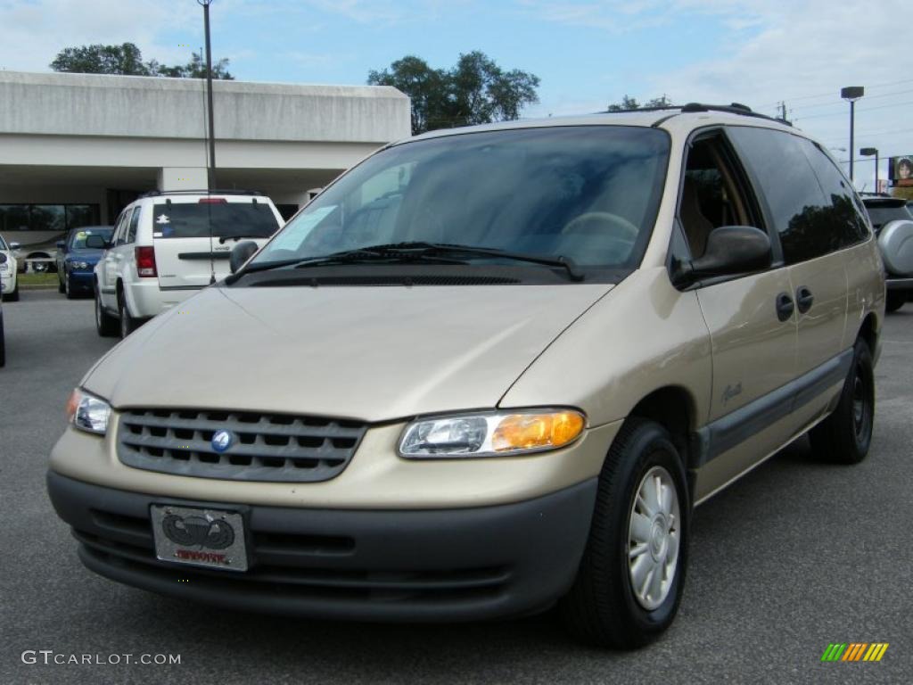 1998 Grand Voyager SE - Champagne Pearl / Camel photo #1