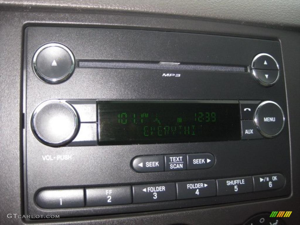 2009 Ford F250 Super Duty XL Regular Cab 4x4 Controls Photo #40423212