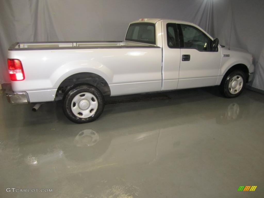 2004 F150 XL Regular Cab - Silver Metallic / Dark Flint photo #11