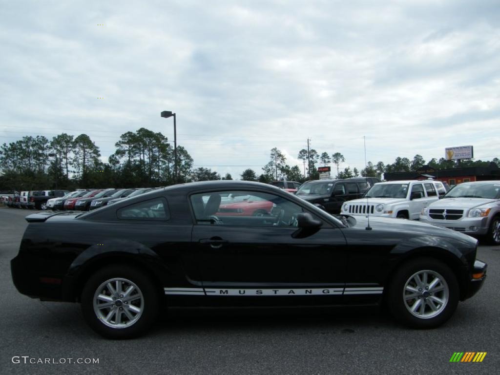 2007 Mustang V6 Premium Coupe - Black / Dark Charcoal photo #6