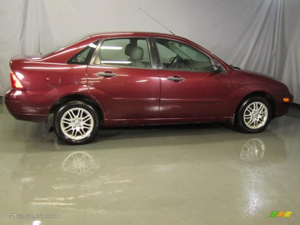 2006 Focus ZX4 SE Sedan - Dark Toreador Red Metallic / Dark Flint/Light Flint photo #11