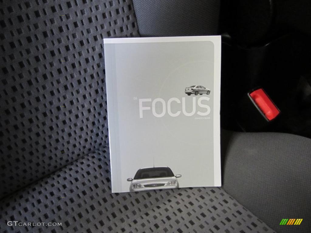 2006 Focus ZX4 SE Sedan - Dark Toreador Red Metallic / Dark Flint/Light Flint photo #23