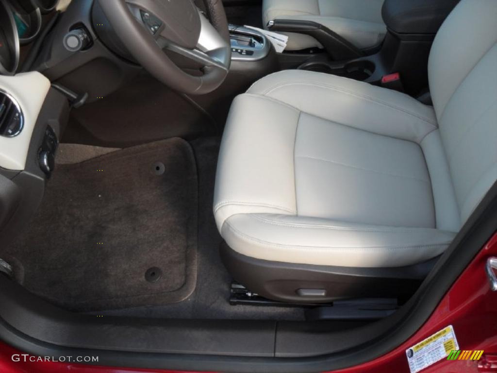 Cocoa/Light Neutral Leather Interior 2011 Chevrolet Cruze LT Photo #40427268