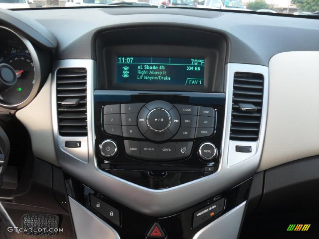 2011 Chevrolet Cruze LT Controls Photo #40427324