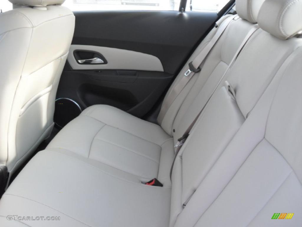 Cocoa/Light Neutral Leather Interior 2011 Chevrolet Cruze LT Photo #40427416