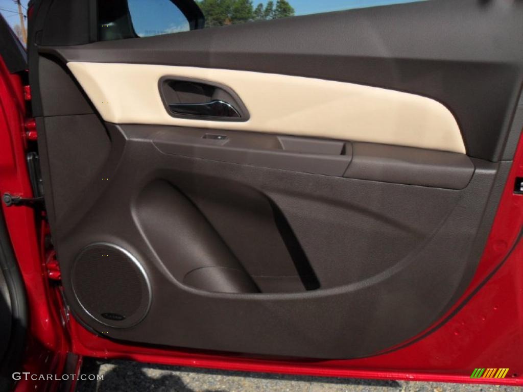 2011 Chevrolet Cruze LT Cocoa/Light Neutral Leather Door Panel Photo #40427528