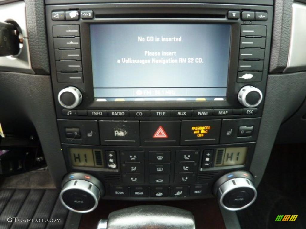 2004 Volkswagen Touareg V8 Controls Photo #40432592