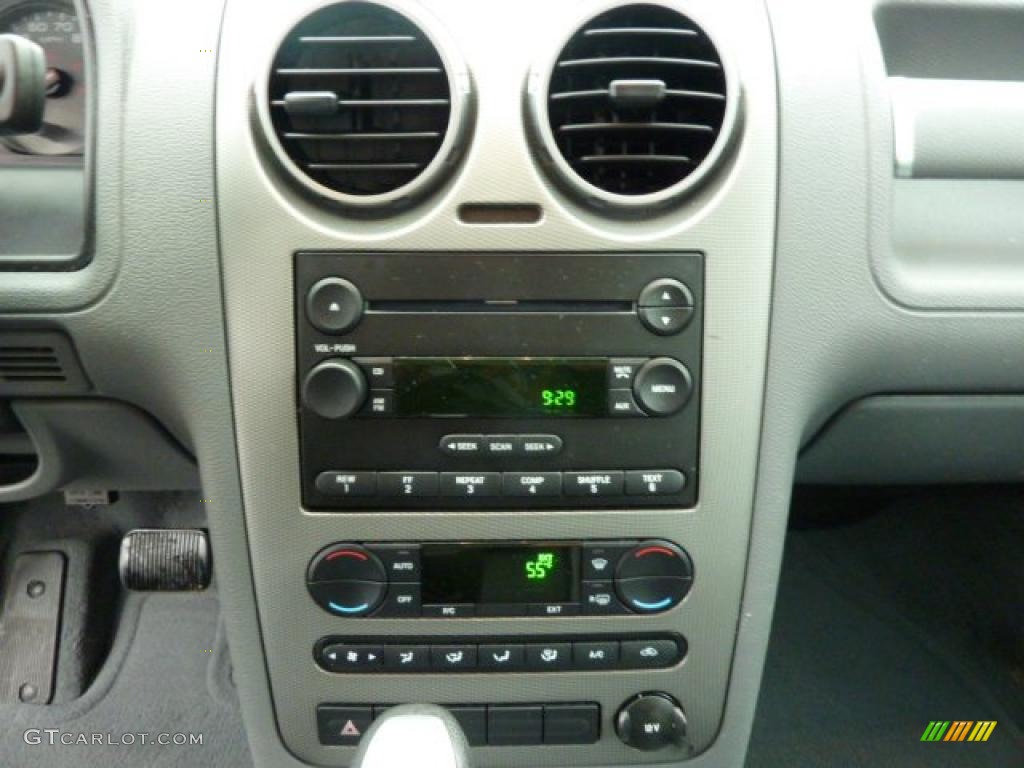 2006 Ford Freestyle SE AWD Controls Photo #40433200