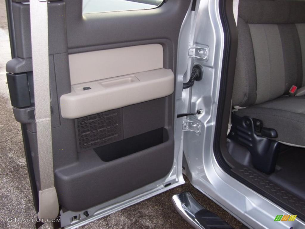 2010 F150 STX SuperCab 4x4 - Ingot Silver Metallic / Medium Stone photo #15