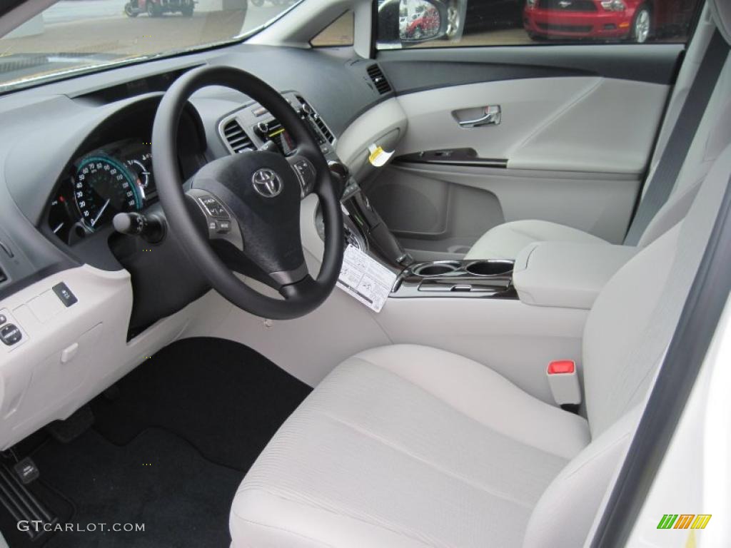 Light Gray Interior 2011 Toyota Venza I4 Photo #40436284