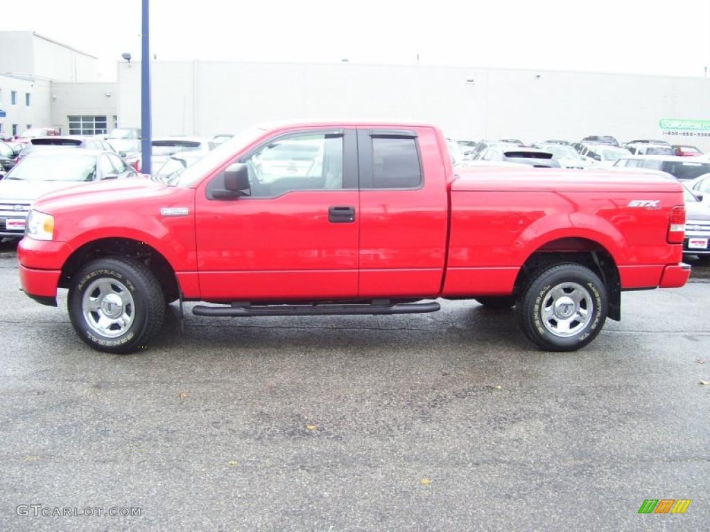 2005 F150 STX SuperCab 4x4 - Bright Red / Medium Flint Grey photo #2