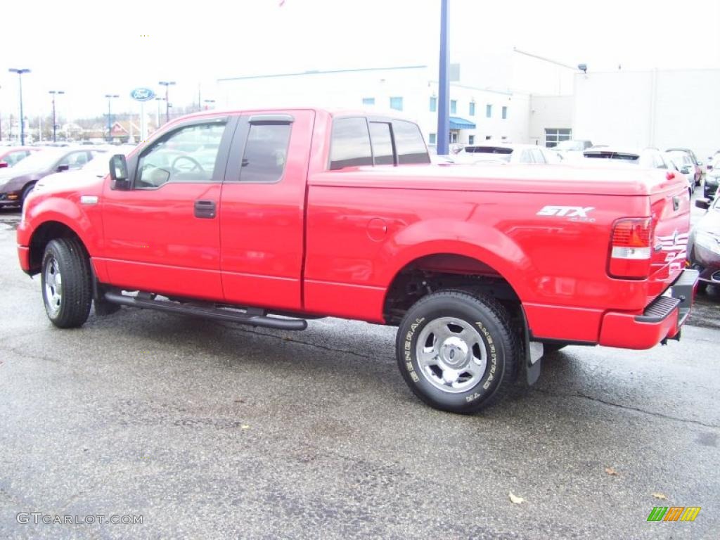 2005 F150 STX SuperCab 4x4 - Bright Red / Medium Flint Grey photo #3