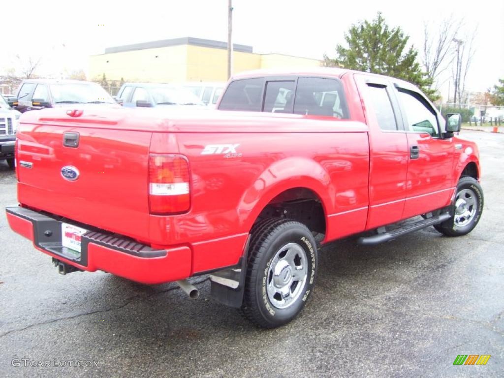 2005 F150 STX SuperCab 4x4 - Bright Red / Medium Flint Grey photo #5