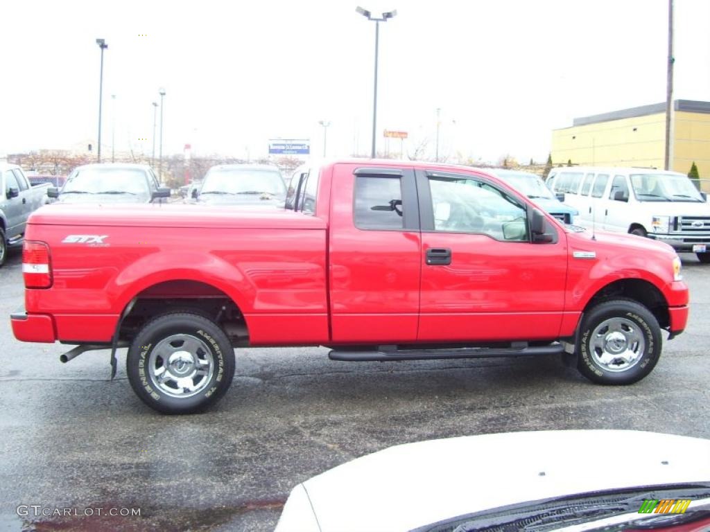 2005 F150 STX SuperCab 4x4 - Bright Red / Medium Flint Grey photo #6