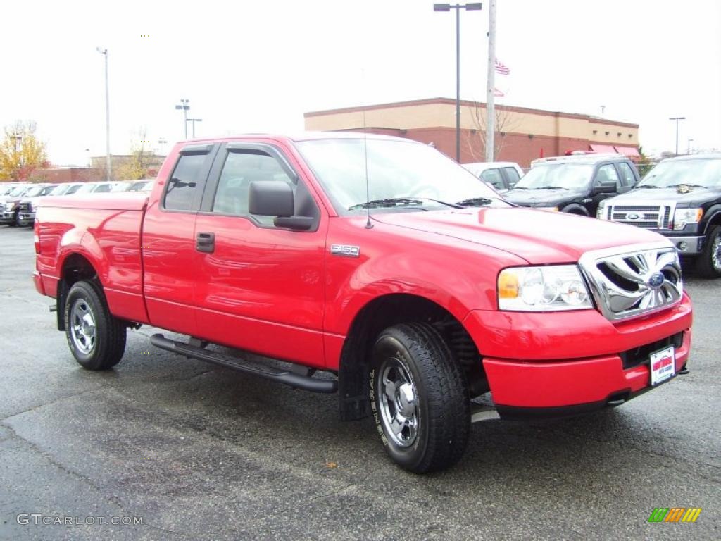 2005 F150 STX SuperCab 4x4 - Bright Red / Medium Flint Grey photo #7