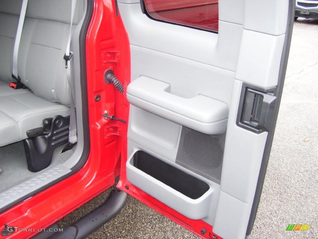 2005 F150 STX SuperCab 4x4 - Bright Red / Medium Flint Grey photo #16