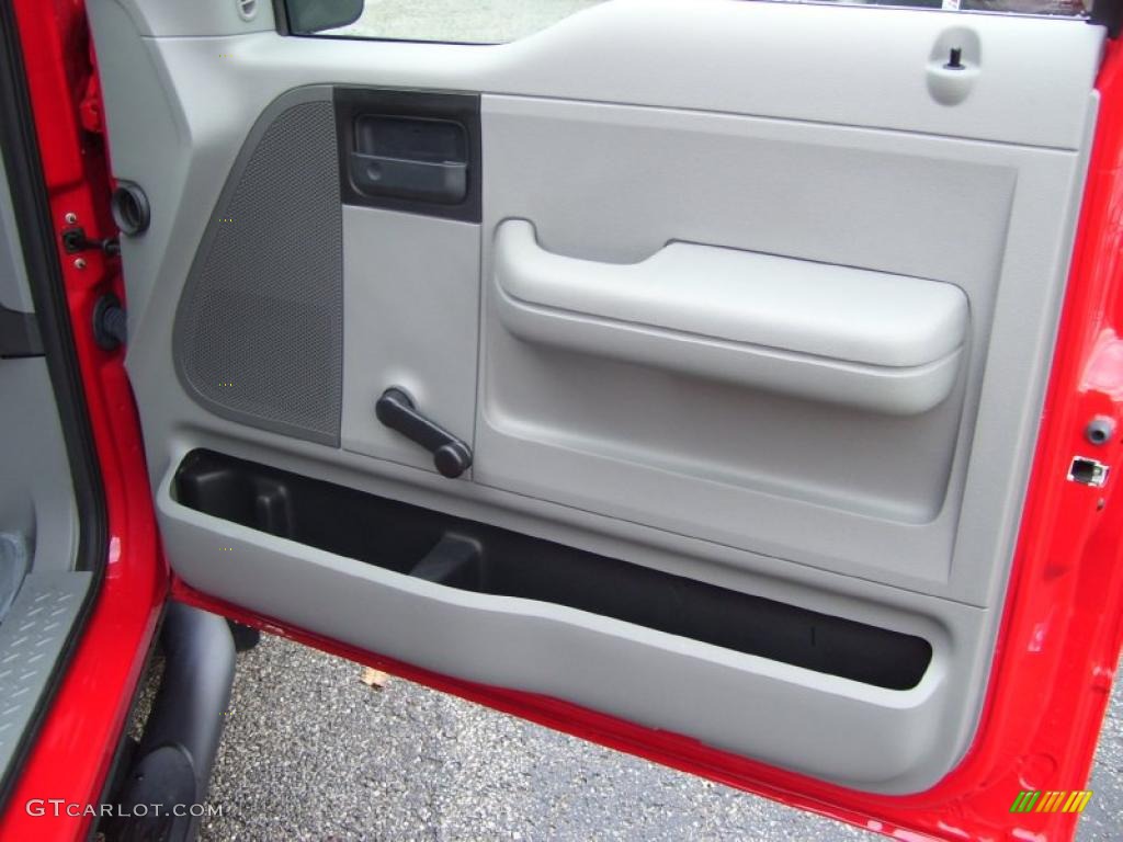 2005 F150 STX SuperCab 4x4 - Bright Red / Medium Flint Grey photo #17