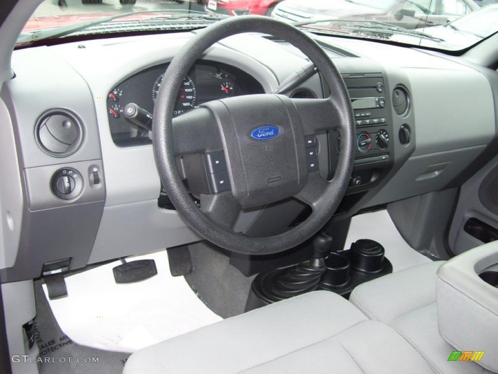2005 F150 STX SuperCab 4x4 - Bright Red / Medium Flint Grey photo #20
