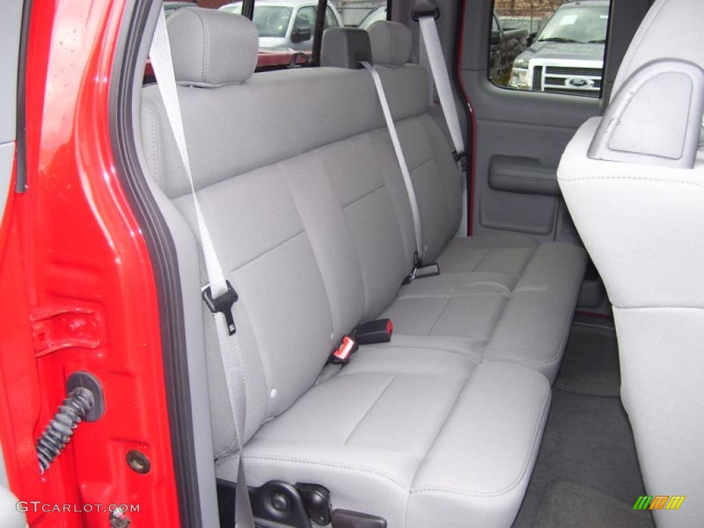 2005 F150 STX SuperCab 4x4 - Bright Red / Medium Flint Grey photo #24