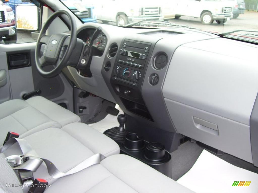 2005 F150 STX SuperCab 4x4 - Bright Red / Medium Flint Grey photo #26