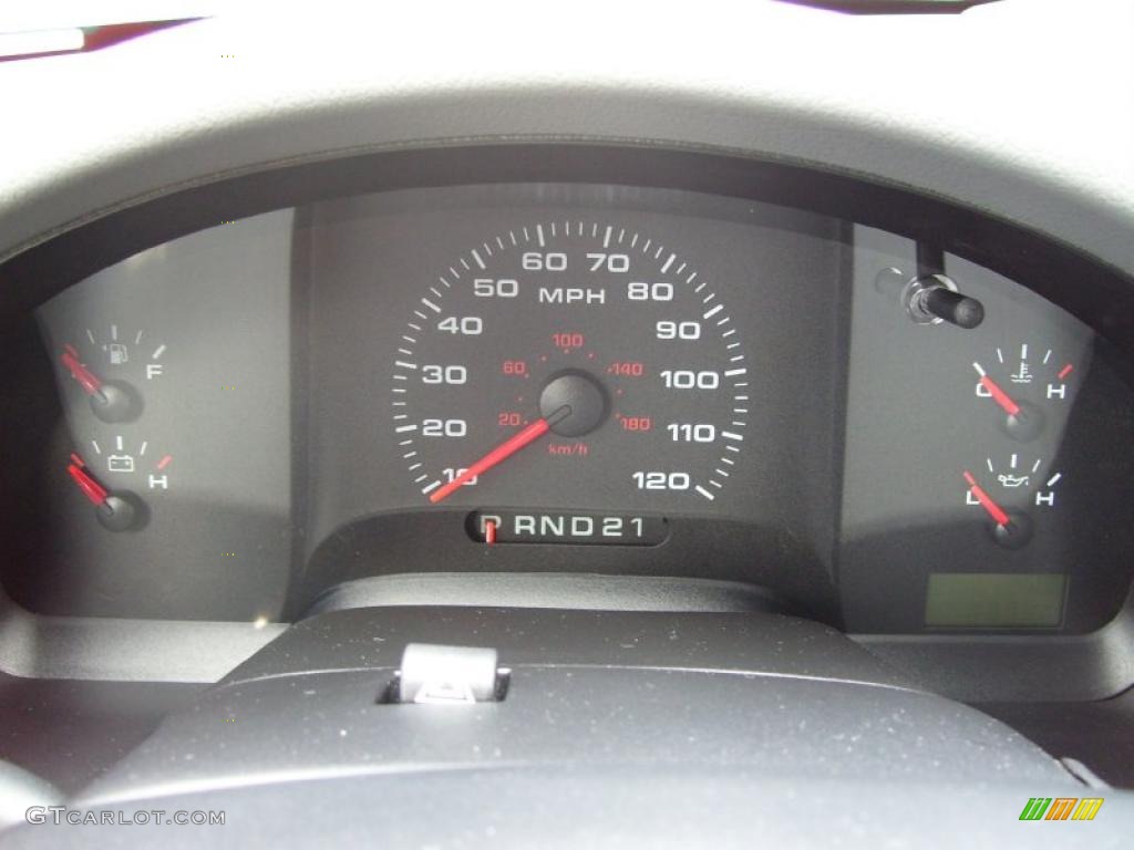 2005 F150 STX SuperCab 4x4 - Bright Red / Medium Flint Grey photo #28