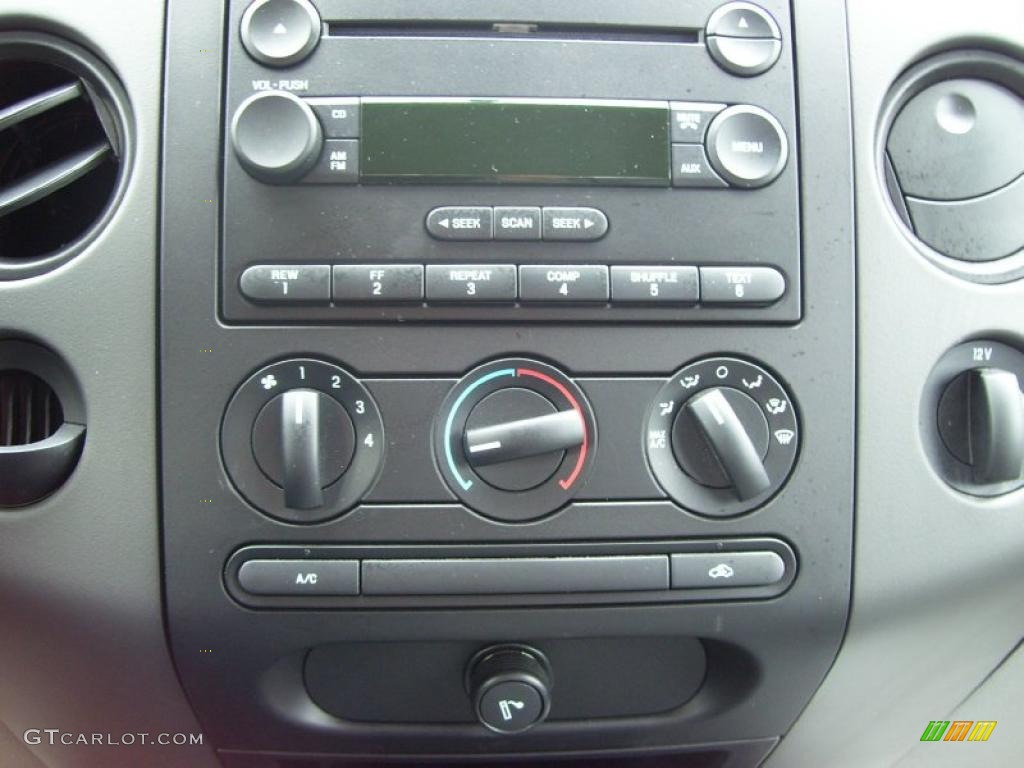 2005 F150 STX SuperCab 4x4 - Bright Red / Medium Flint Grey photo #30