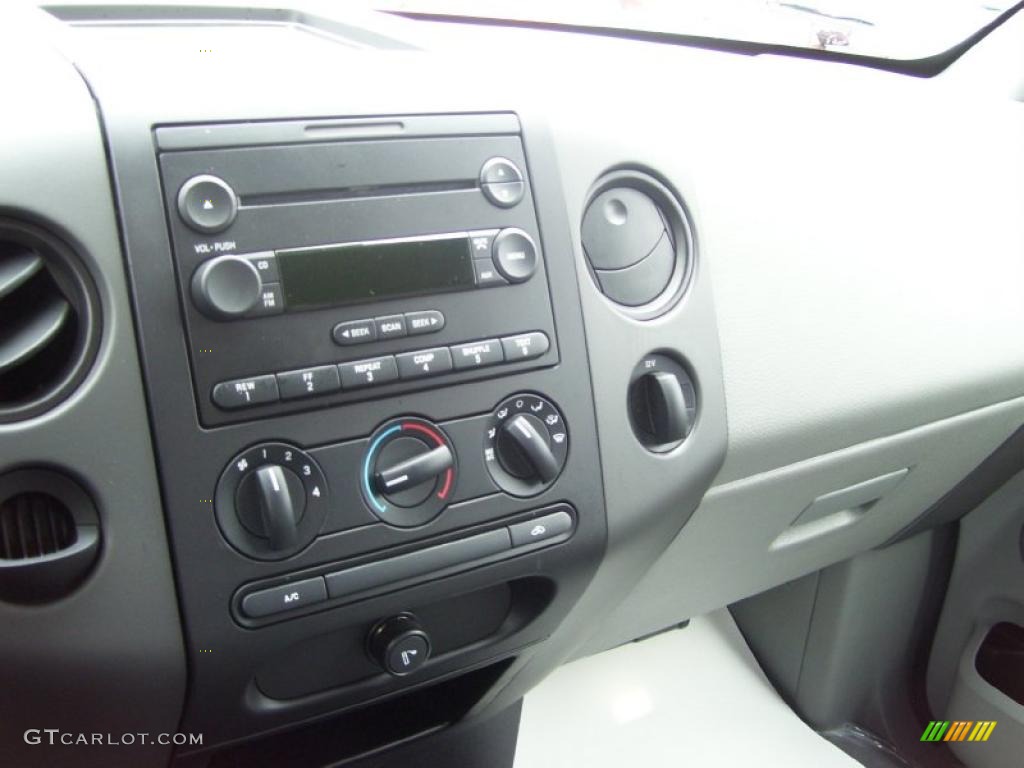2005 F150 STX SuperCab 4x4 - Bright Red / Medium Flint Grey photo #31