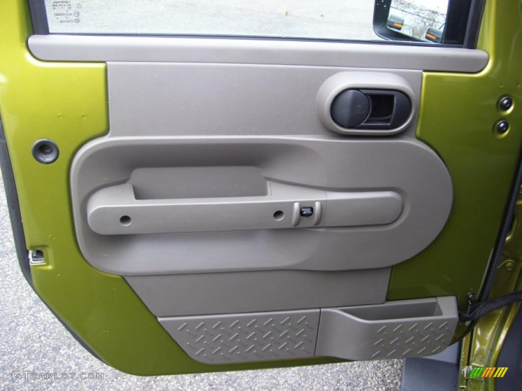 2008 Jeep Wrangler Sahara 4x4 Dark Khaki/Medium Khaki Door Panel Photo #40437978