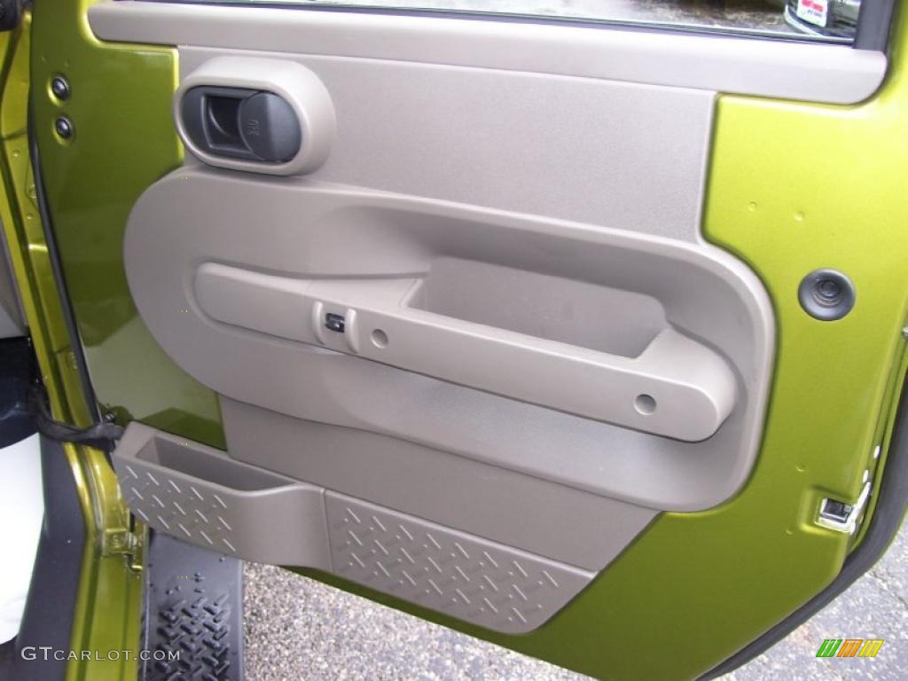 2008 Jeep Wrangler Sahara 4x4 Dark Khaki/Medium Khaki Door Panel Photo #40437992