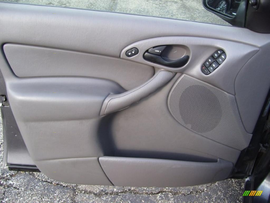 2004 Ford Focus ZTS Sedan Medium Graphite Door Panel Photo #40438981