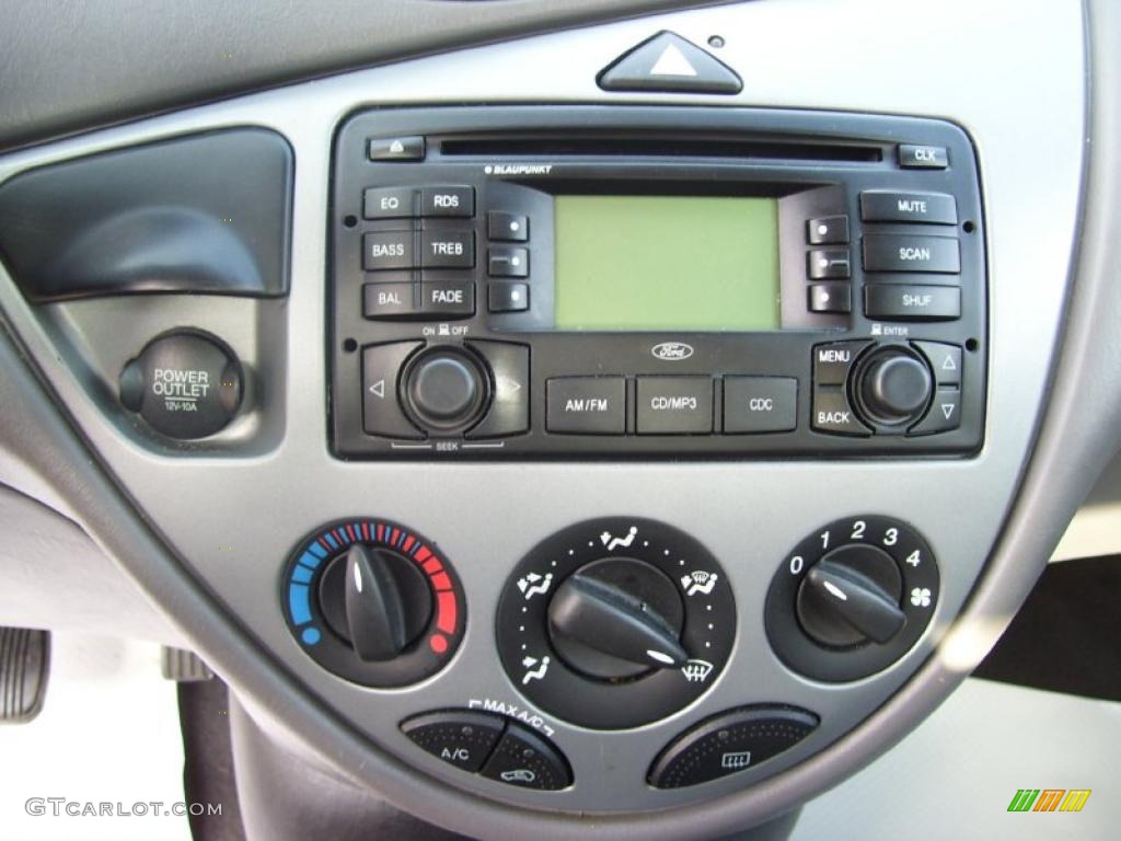2004 Ford Focus ZTS Sedan Controls Photo #40439145