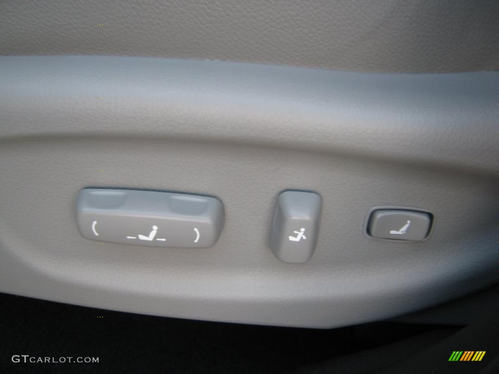 2011 Kia Sorento SX V6 Controls Photo #40443173