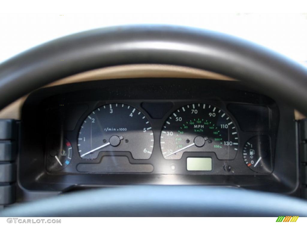 2000 Land Rover Discovery II Standard Discovery II Model Gauges Photo #40446765