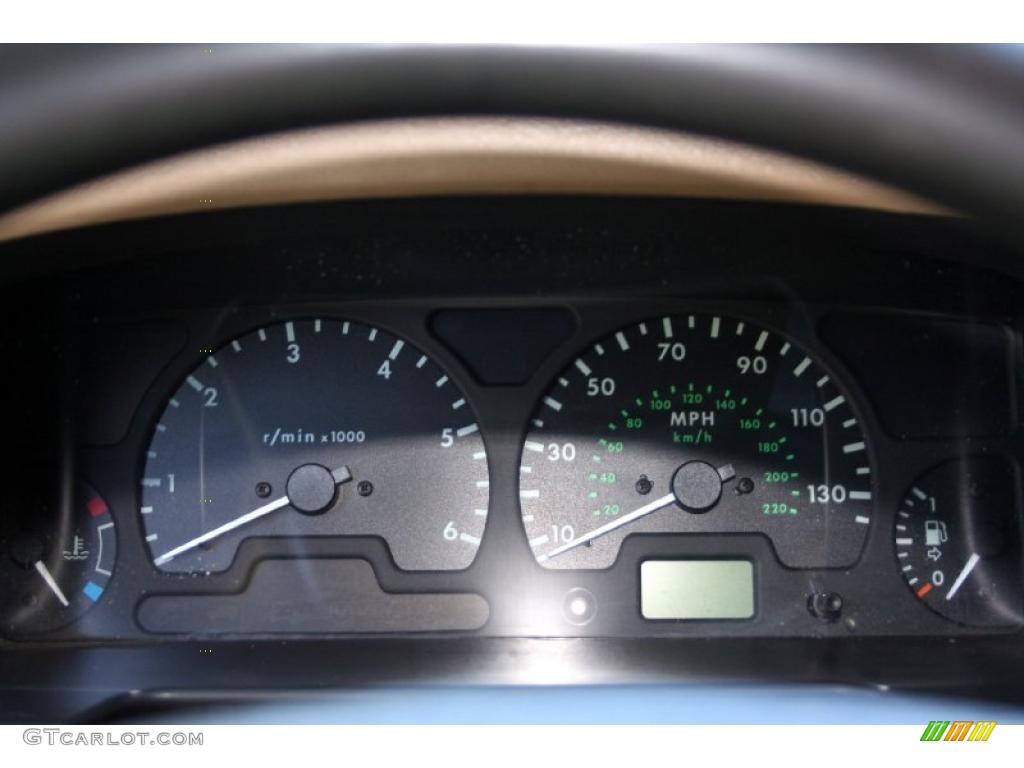 2000 Land Rover Discovery II Standard Discovery II Model Gauges Photo #40446777