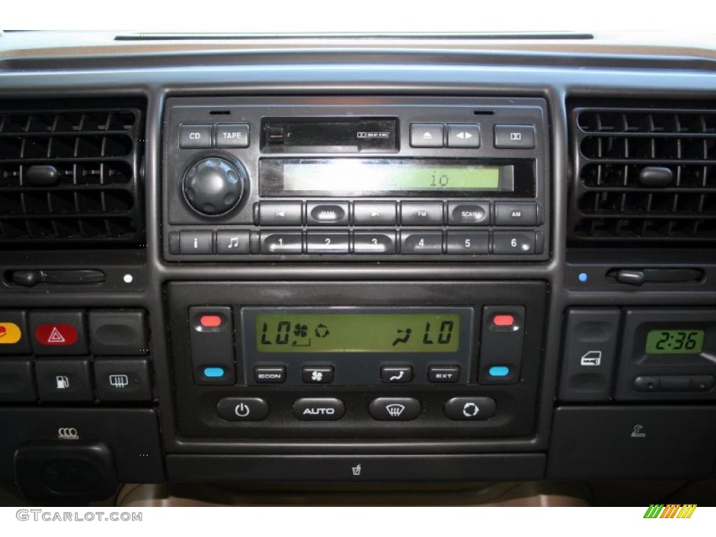 2000 Land Rover Discovery II Standard Discovery II Model Controls Photo #40446873