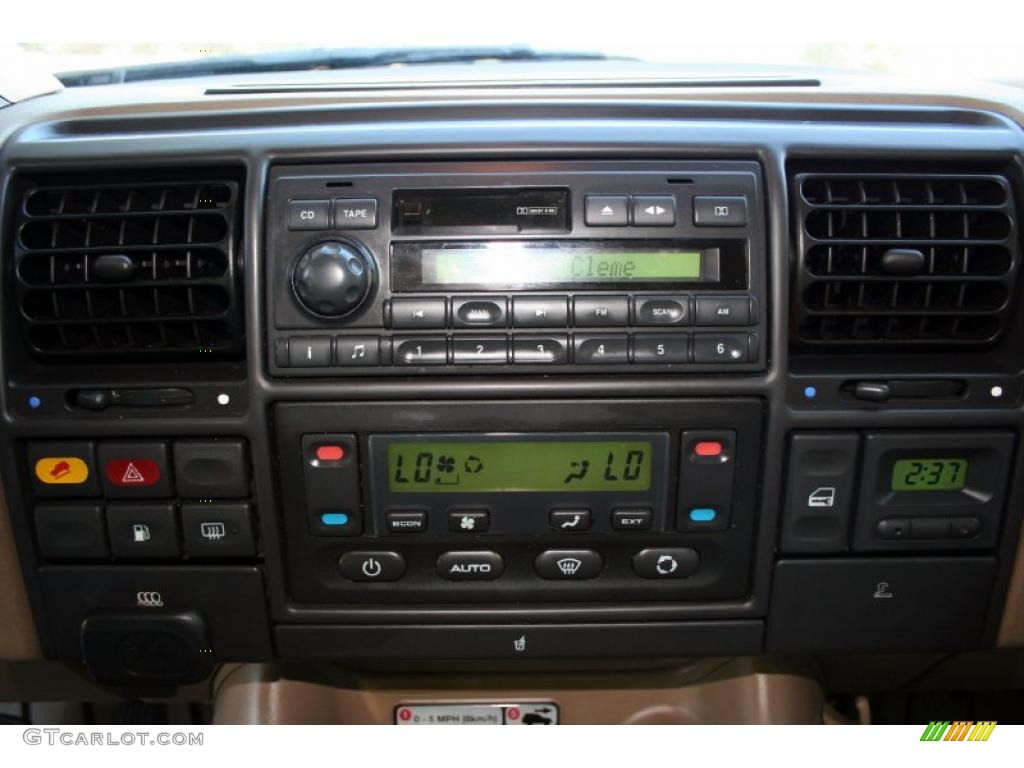 2000 Land Rover Discovery II Standard Discovery II Model Controls Photo #40446889