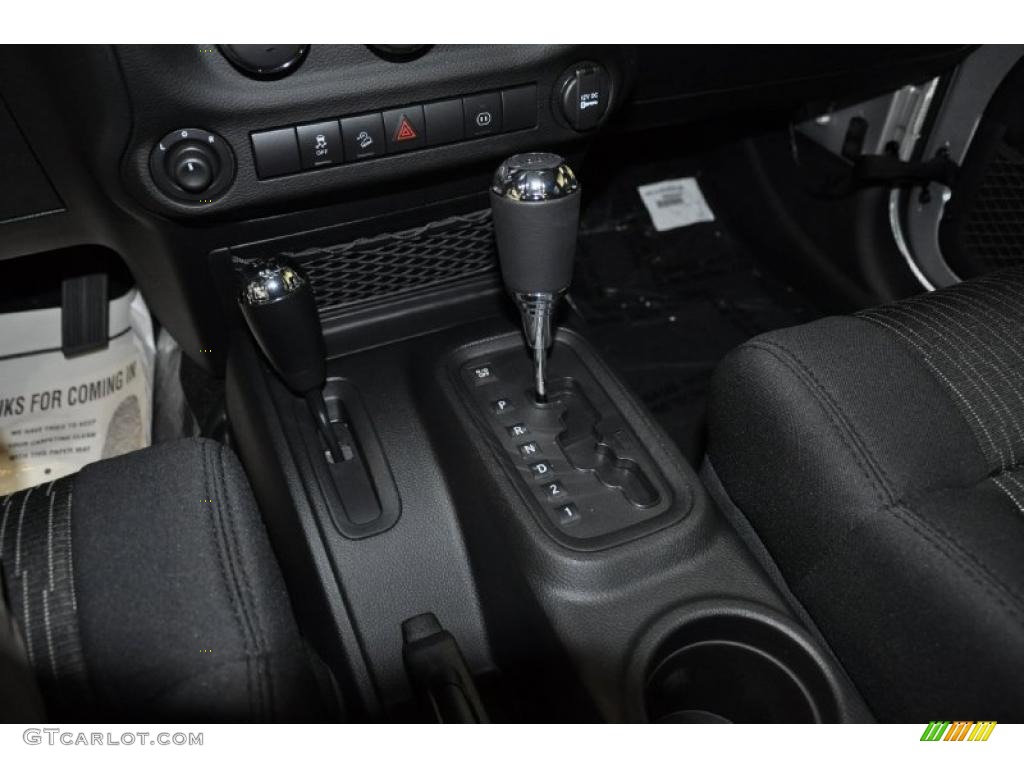 2011 Jeep Wrangler Unlimited Sahara 4x4 4 Speed Automatic Transmission Photo #40450601