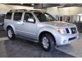 Silver Lightning Metallic - Pathfinder LE Photo No. 4