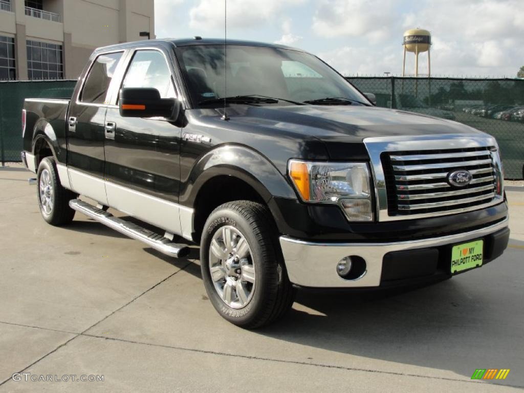 Tuxedo Black Ford F150