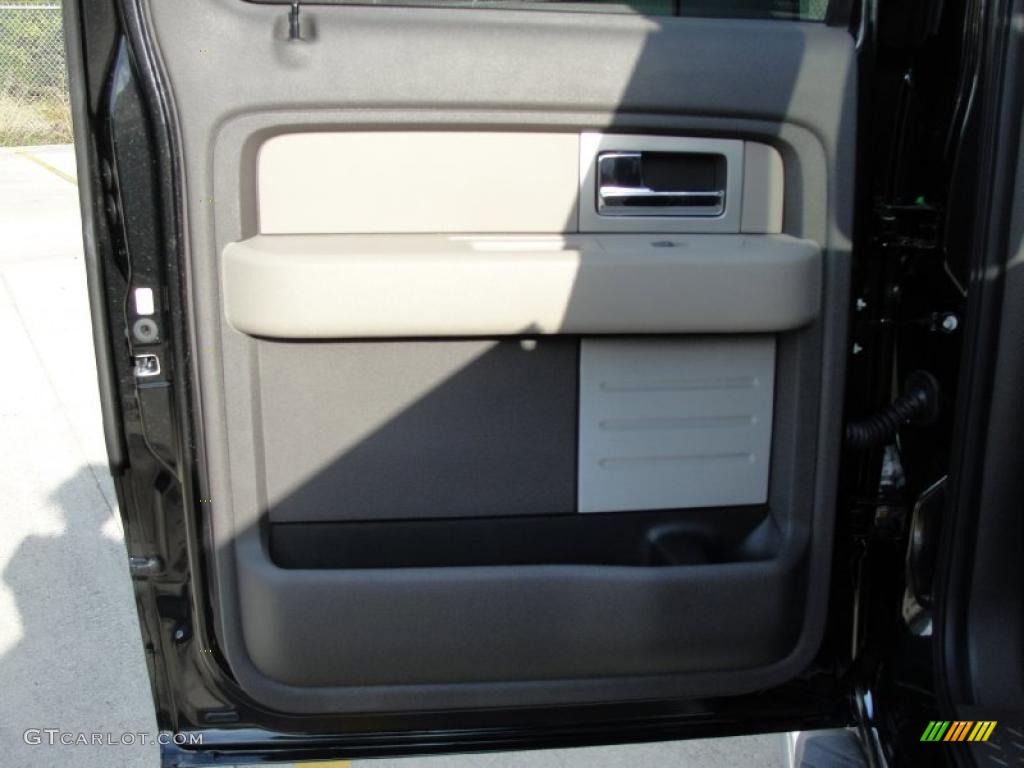 2010 F150 XLT SuperCrew - Tuxedo Black / Medium Stone photo #18