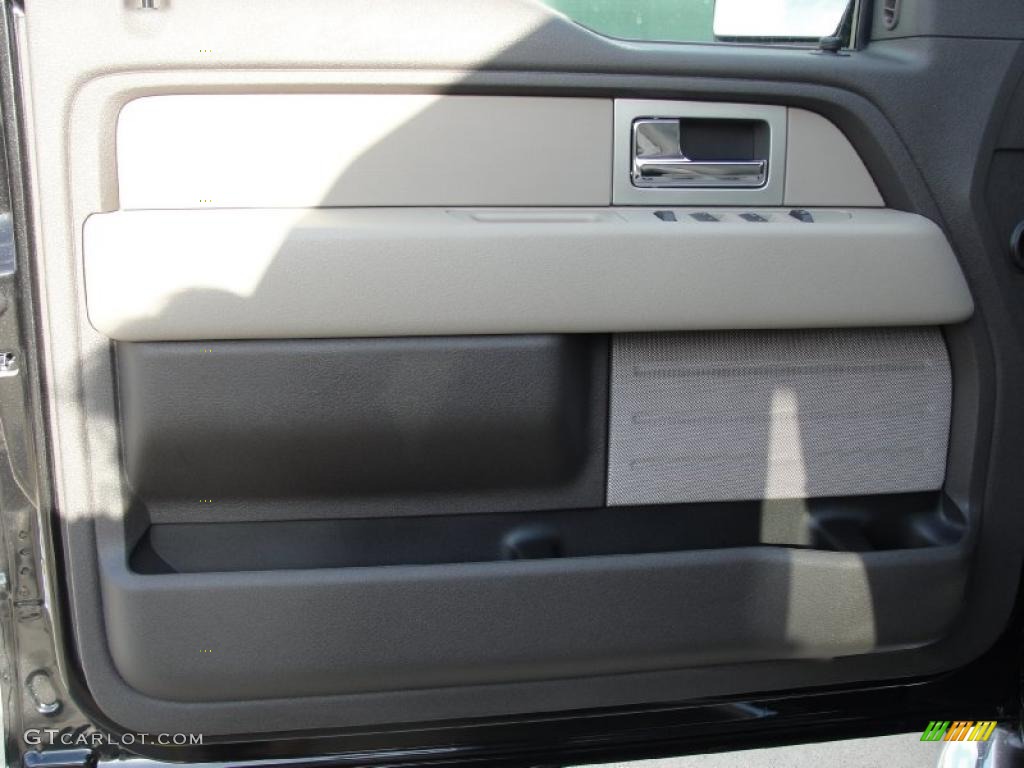 2010 F150 XLT SuperCrew - Tuxedo Black / Medium Stone photo #20