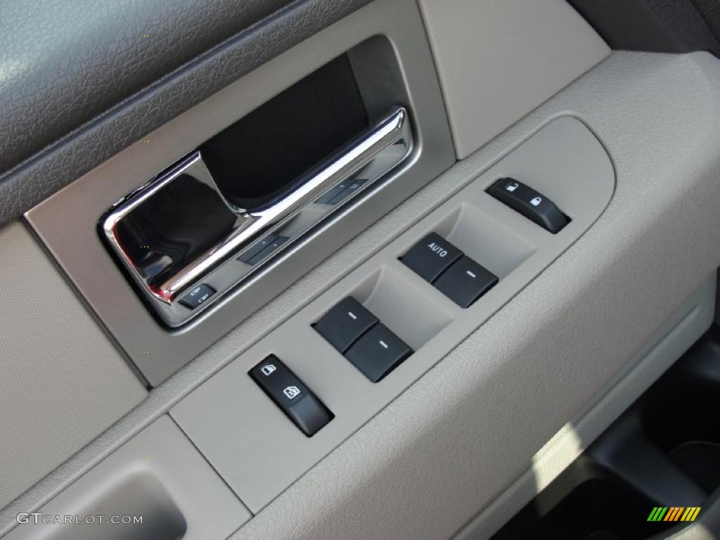 2010 F150 XLT SuperCrew - Tuxedo Black / Medium Stone photo #21