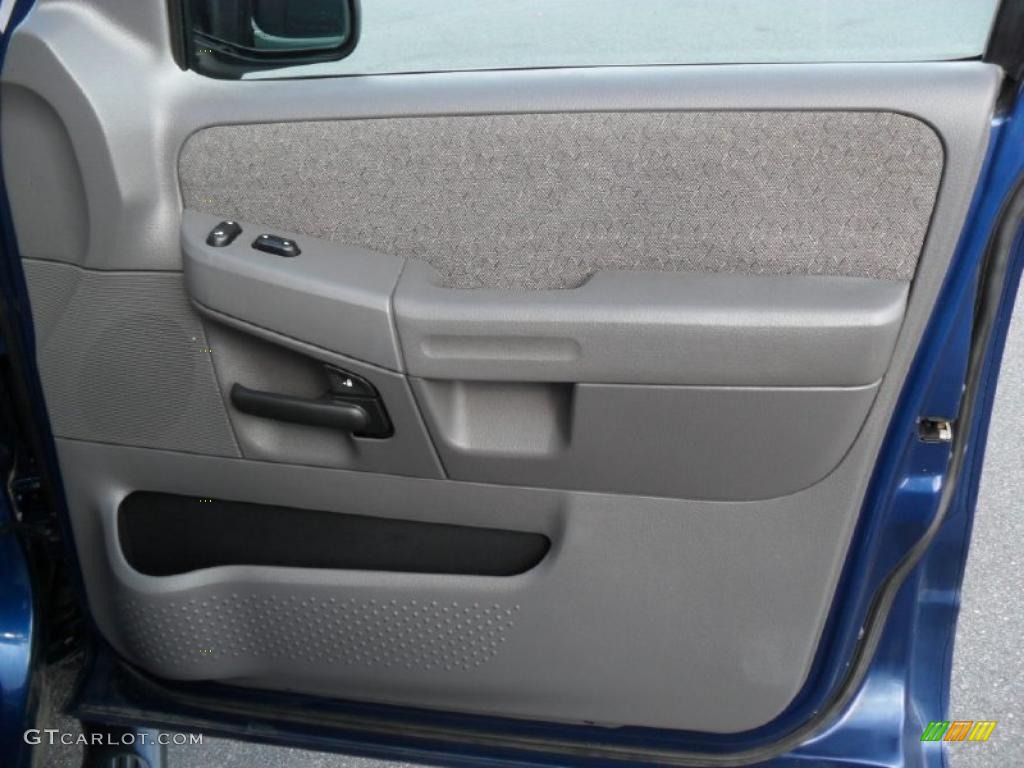 2004 Explorer XLS 4x4 - Dark Blue Pearl Metallic / Graphite photo #21