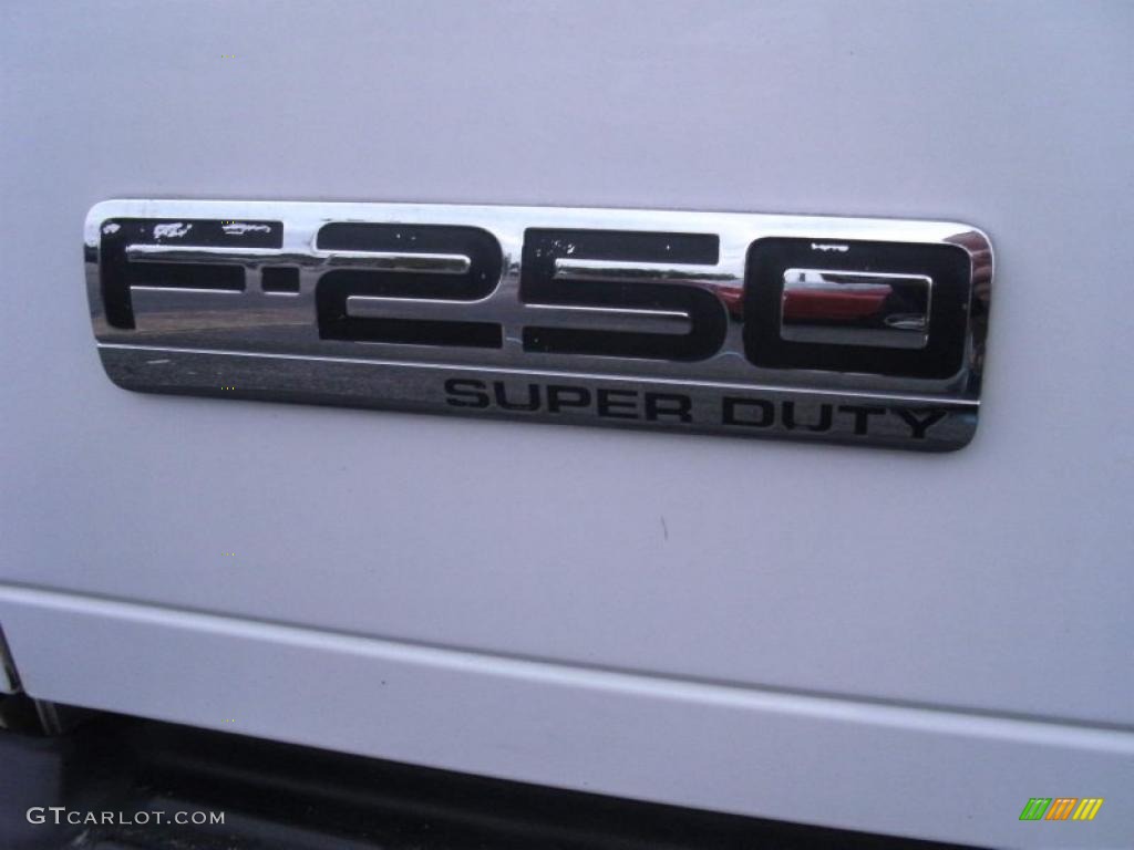 2005 Ford F250 Super Duty FX4 Crew Cab 4x4 Marks and Logos Photo #40456549