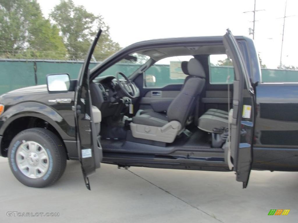 2010 F150 STX SuperCab - Tuxedo Black / Medium Stone photo #17