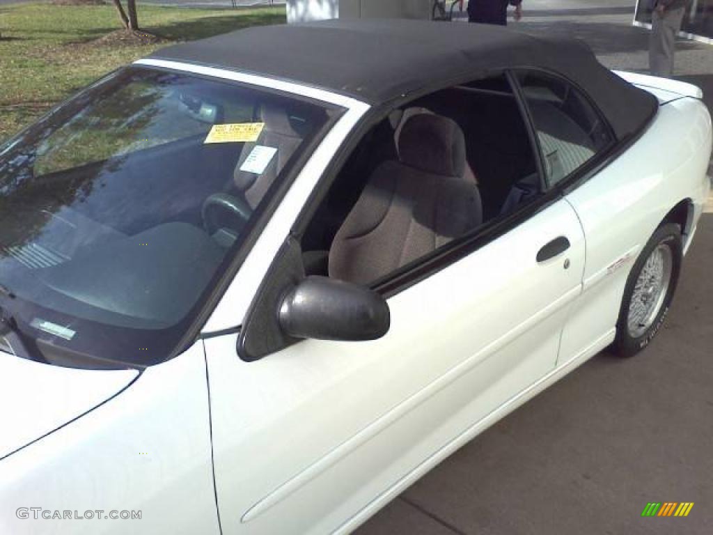 1999 Cavalier Z24 Convertible - Bright White / Graphite photo #20