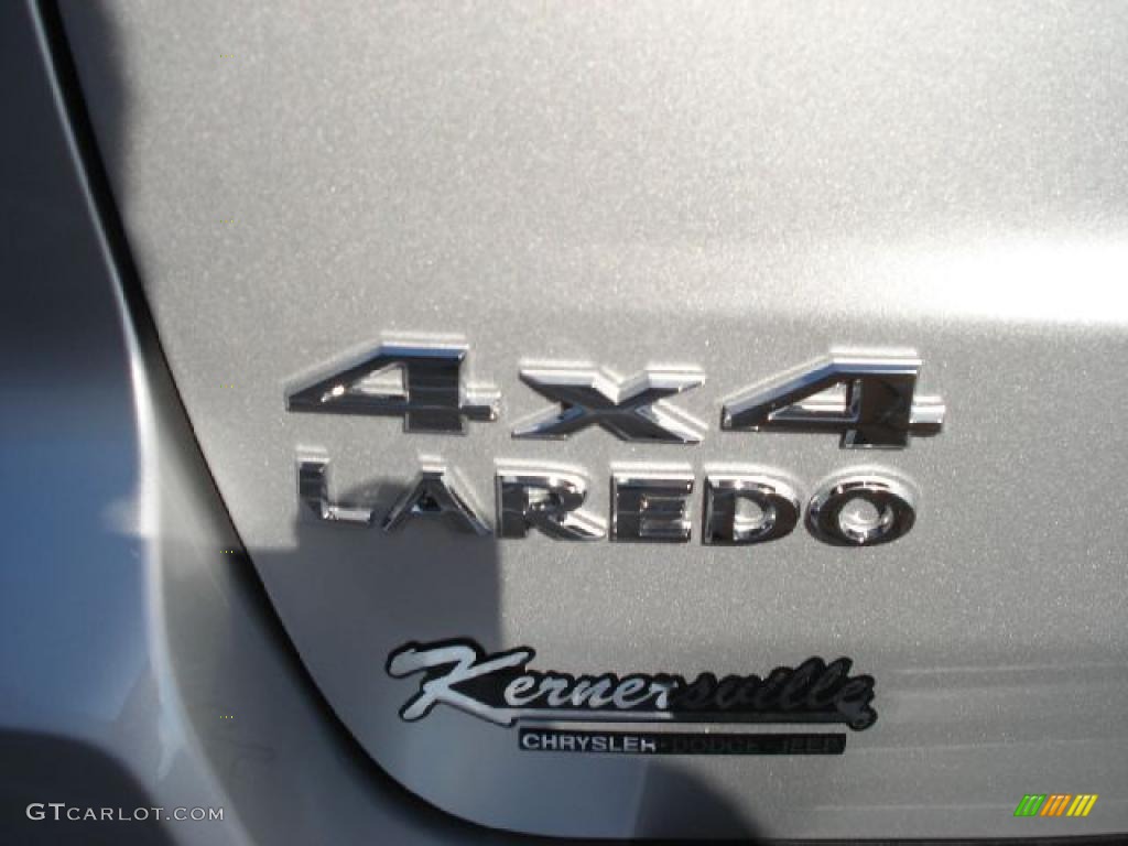 2011 Grand Cherokee Laredo 4x4 - Bright Silver Metallic / Black photo #12
