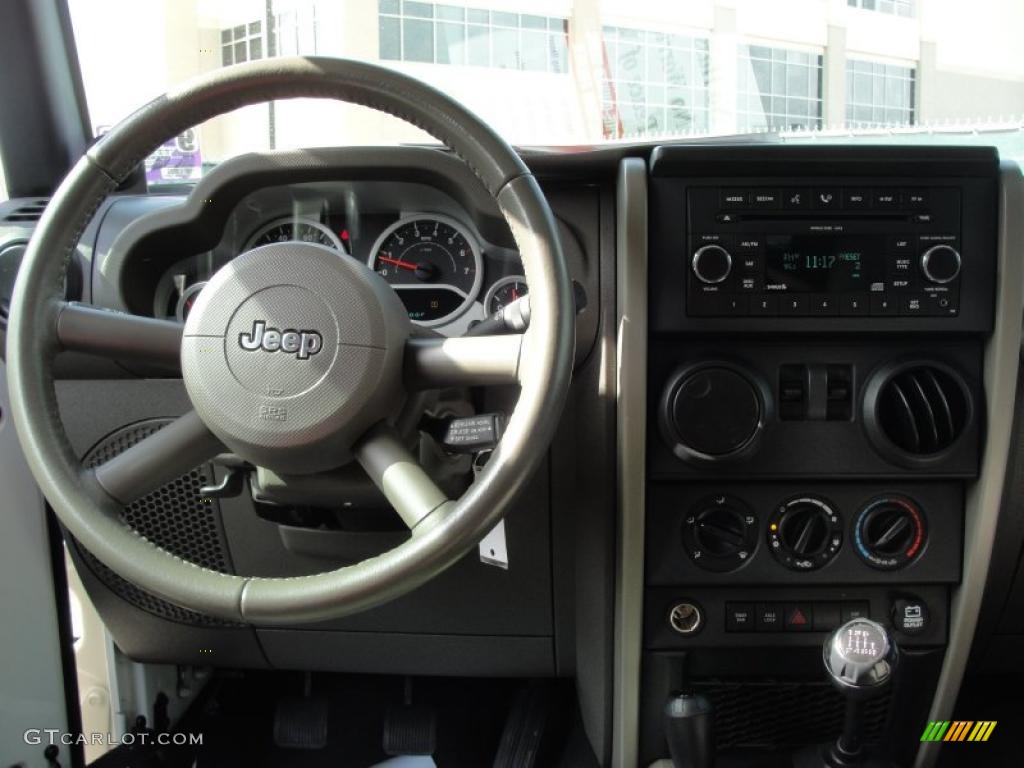 2009 Jeep Wrangler Rubicon 4x4 Dark Khaki/Medium Khaki Dashboard Photo #40462018